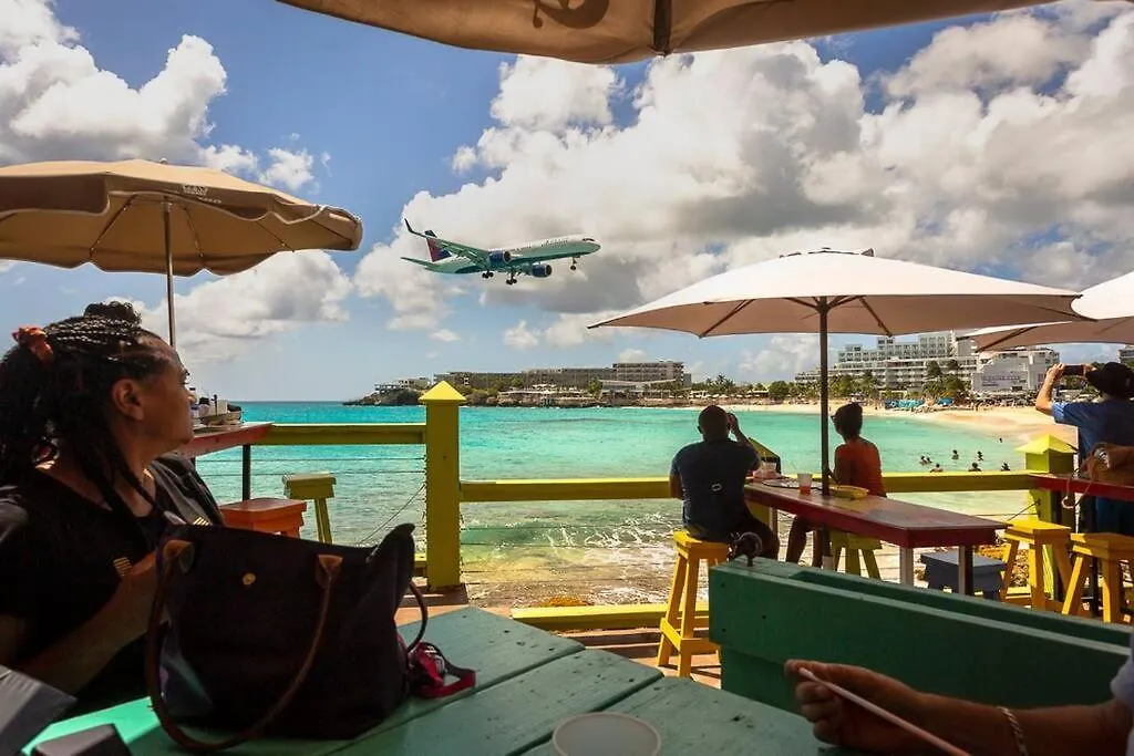 Grand Getaway Royal Retreats At Maho Beach Studio Lowlands