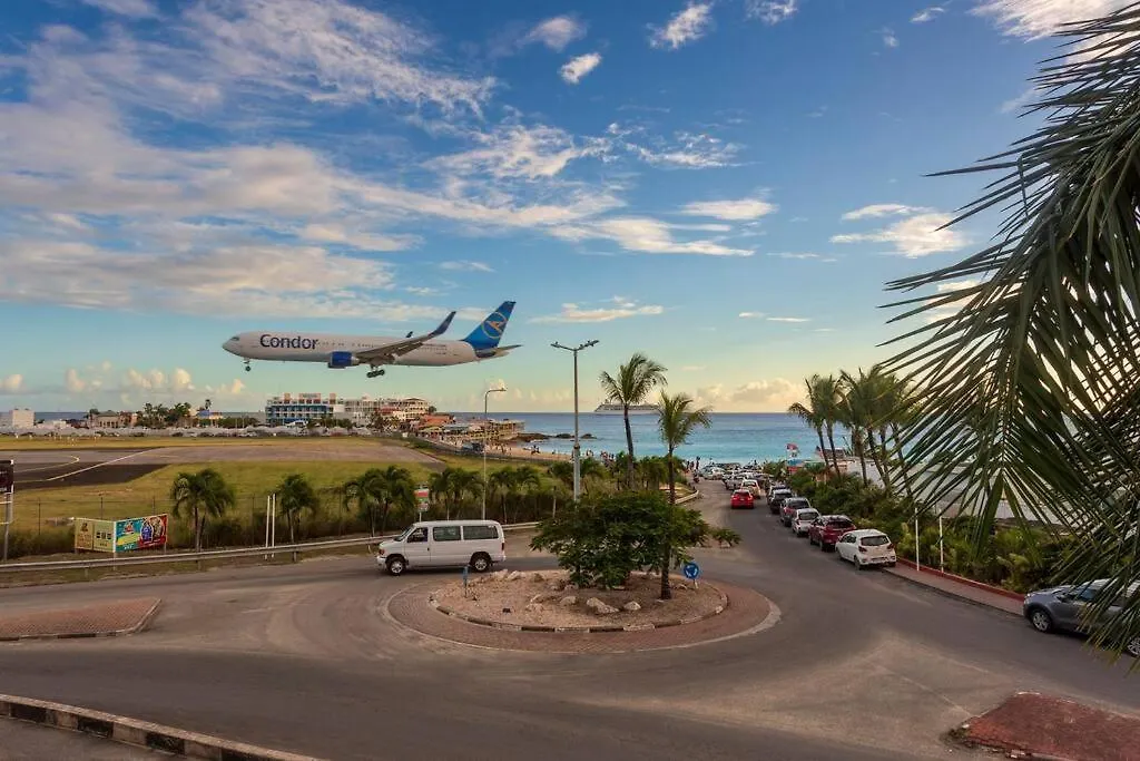 Grand Getaway Royal Retreats At Maho Beach Studio Lowlands Holiday home